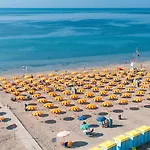 Apartment Cozy Flat With Garden Near Grado-Pineta