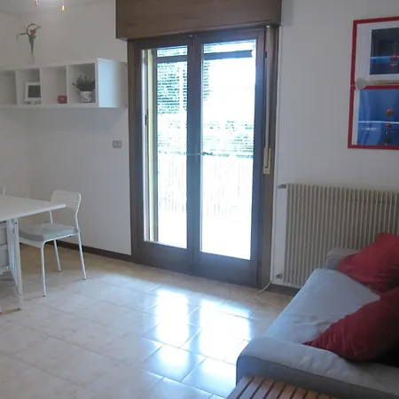 Cozy Flat With Garden Near Grado-Pineta
