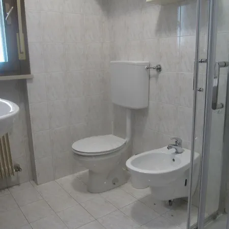 Apartment Cozy Flat With Garden Near