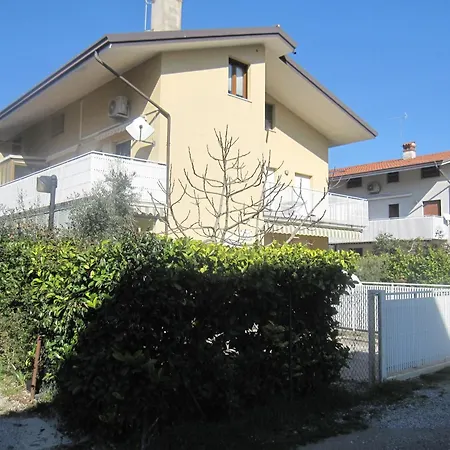 Cozy Flat With Garden Near Apartment